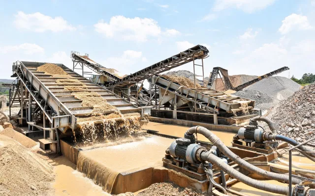 Quarry sand washing and screening